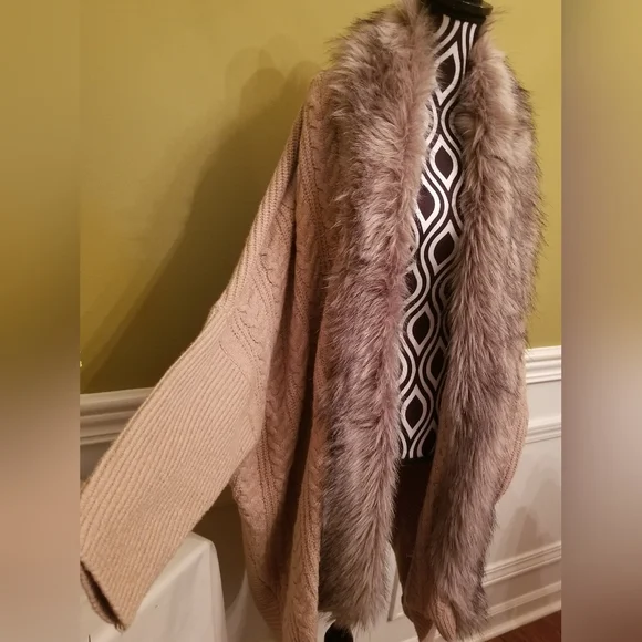 NEW Jessica Simpson Knit Sweater Cardigan With Faux Fur Trim Tan Oversize Medium - Picture 6 of 11